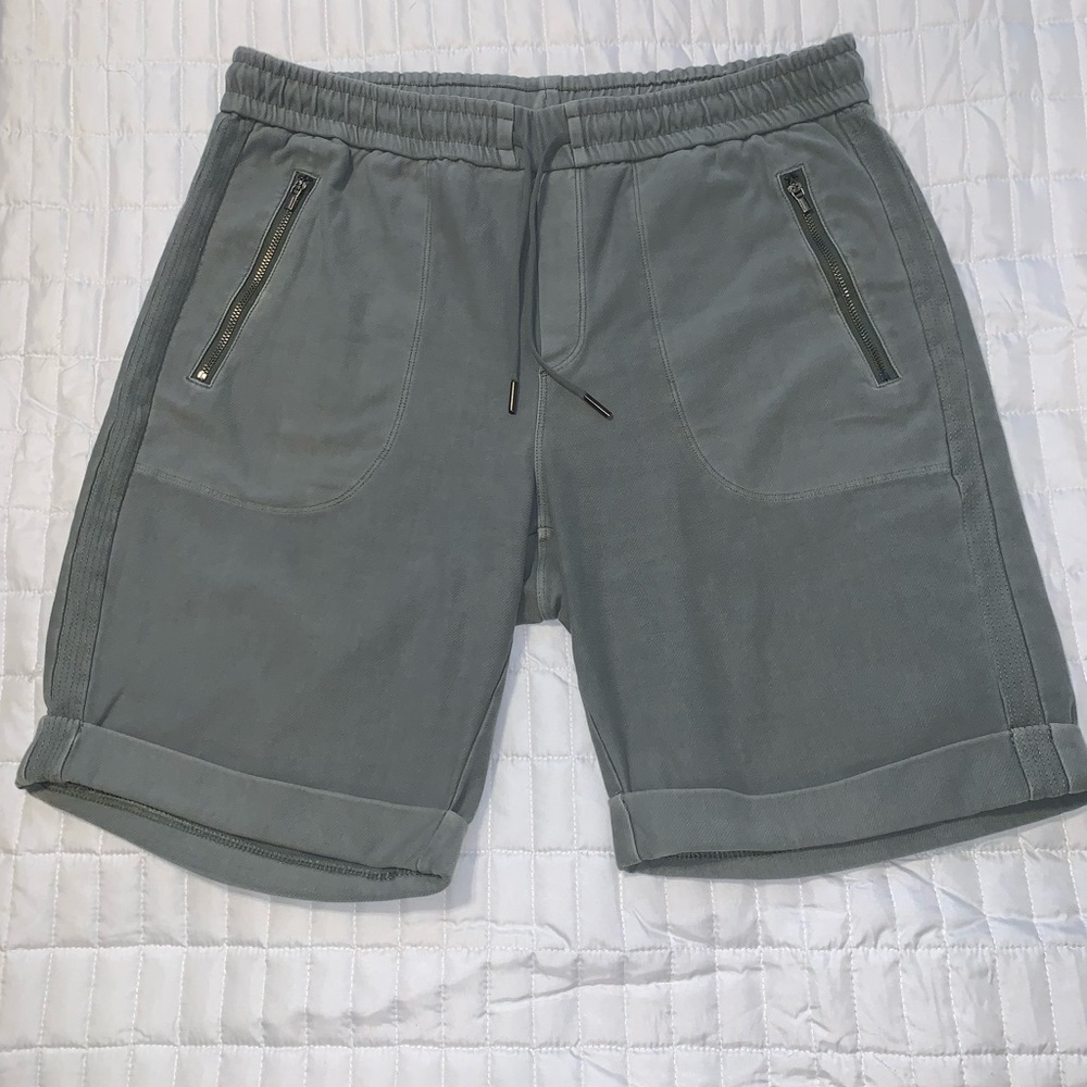 Athleta olive green Bermudan style length Womens shortsw/drawstring Sz-10